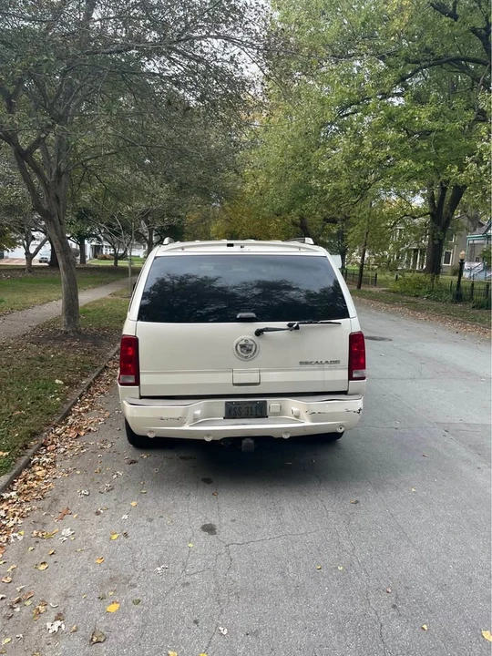 2005 Cadillac Escalade & EXT 2nd Gen - Image 4 of 6