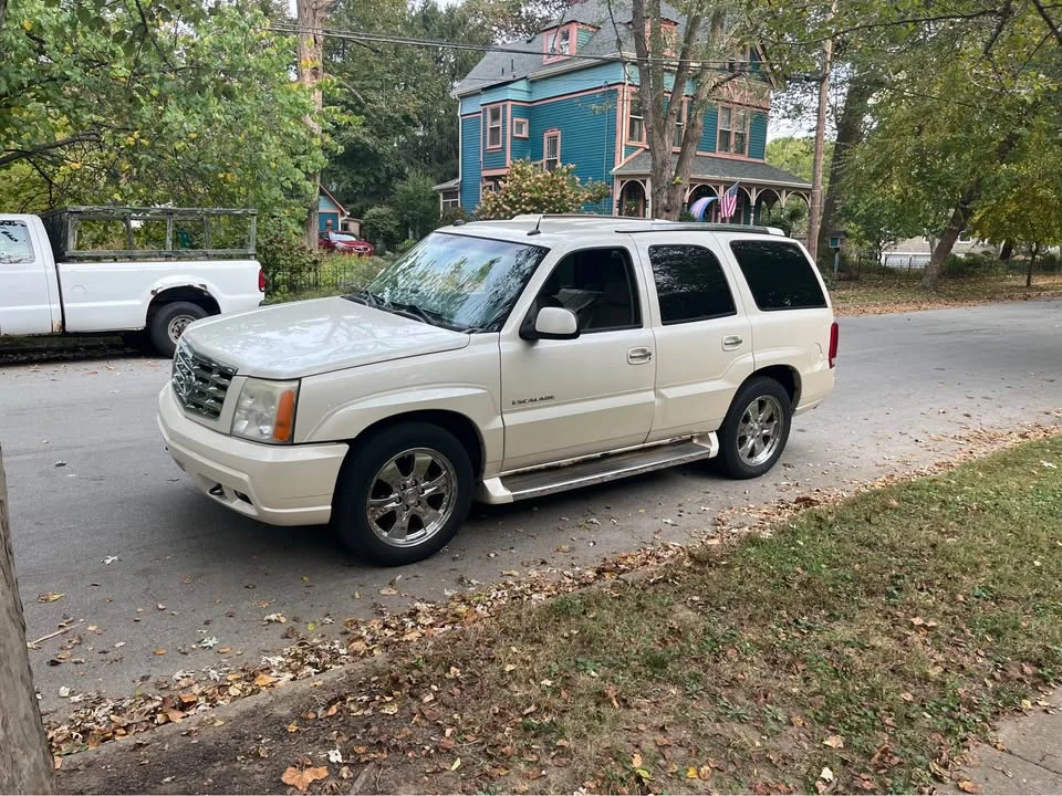 2005 Cadillac Escalade & EXT 2nd Gen - Image 2 of 6