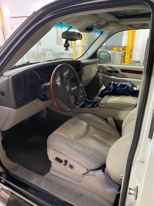 2005 Cadillac Escalade & EXT 2nd Gen - Image 2 of 4