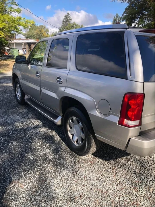 2005 Cadillac Escalade & EXT 2nd Gen - Image 2 of 8