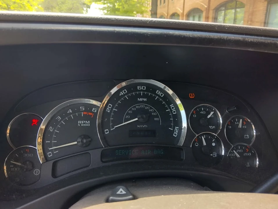 2005 Cadillac Escalade & EXT 2nd Gen - Image 9 of 11