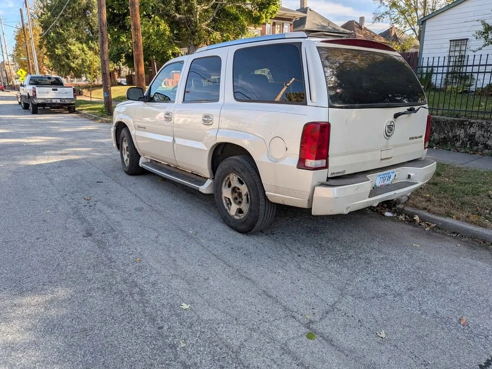 2005 Cadillac Escalade & EXT 2nd Gen - Image 2 of 10