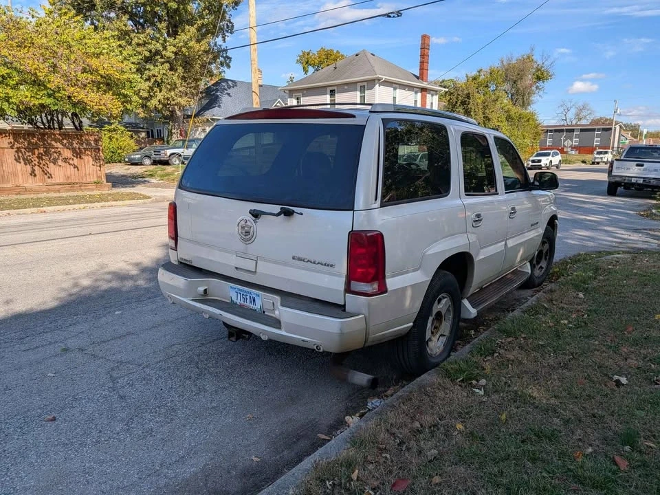 2005 Cadillac Escalade & EXT 2nd Gen - Image 4 of 10