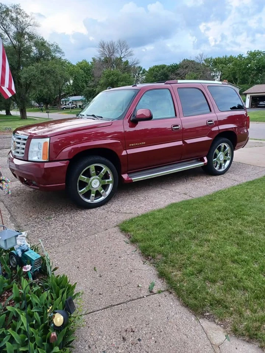 2005 Cadillac Escalade & EXT 2nd Gen - Image 2 of 18