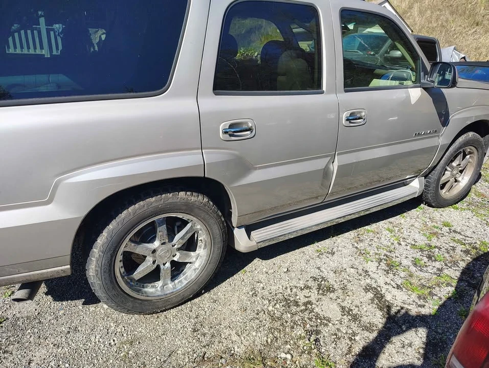 2005 Cadillac Escalade & EXT 2nd Gen - Image 4 of 5