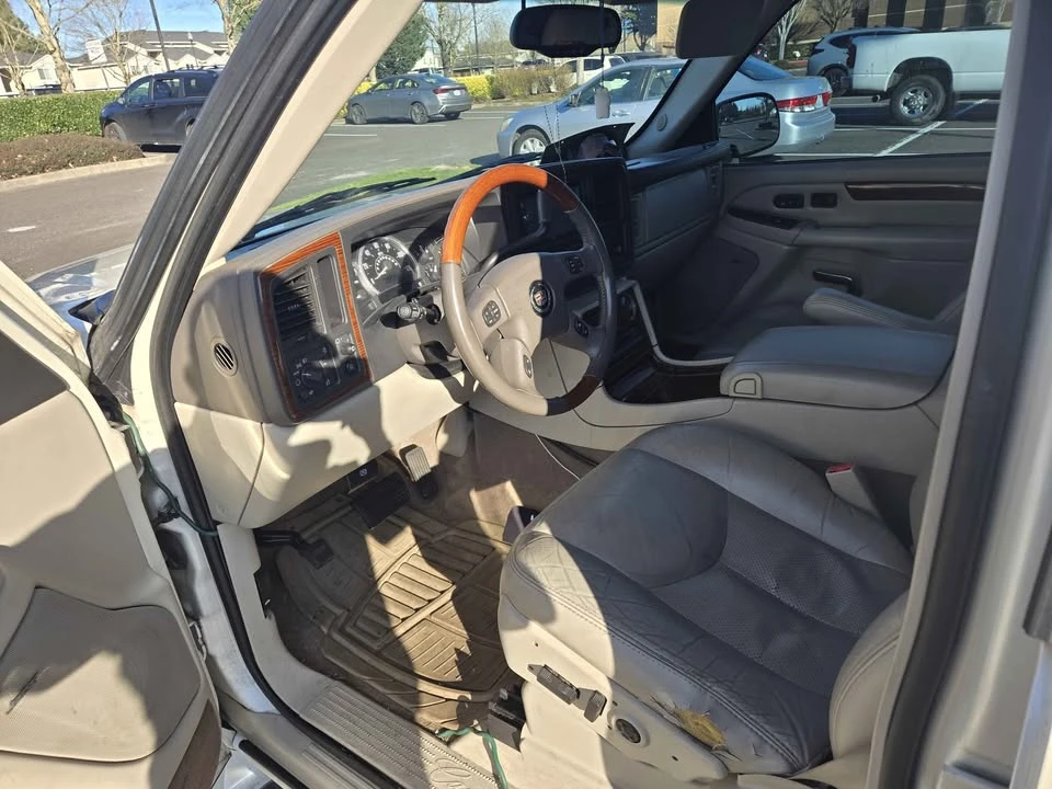 2005 Cadillac Escalade & EXT 2nd Gen - Image 2 of 6