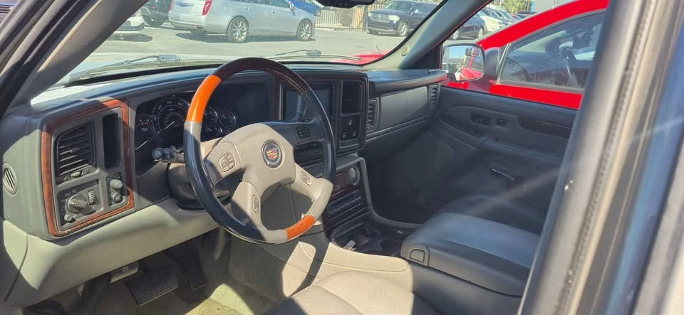 2005 Cadillac Escalade & EXT 2nd Gen - Image 3 of 5