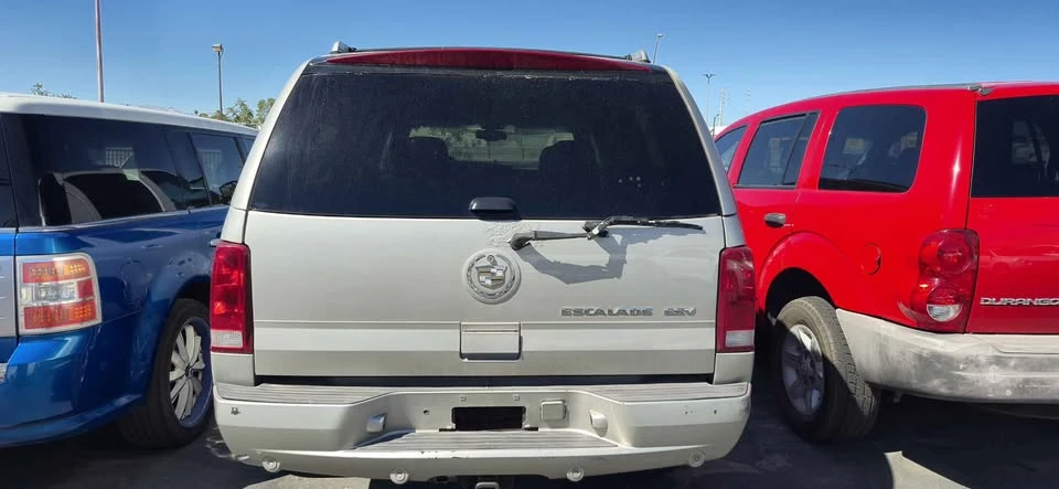 2005 Cadillac Escalade & EXT 2nd Gen - Image 2 of 5