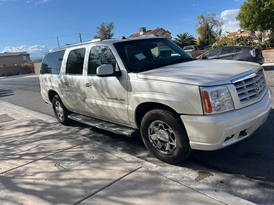 2005 Cadillac Escalade & EXT 2nd Gen - Image 2 of 14