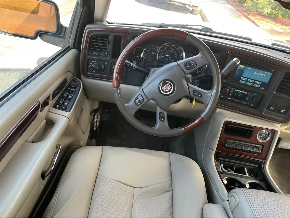 2005 Cadillac Escalade & EXT 2nd Gen - Image 10 of 14