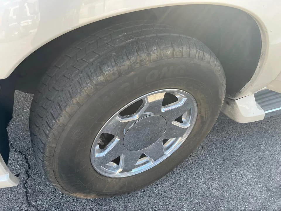 2005 Cadillac Escalade & EXT 2nd Gen - Image 12 of 14