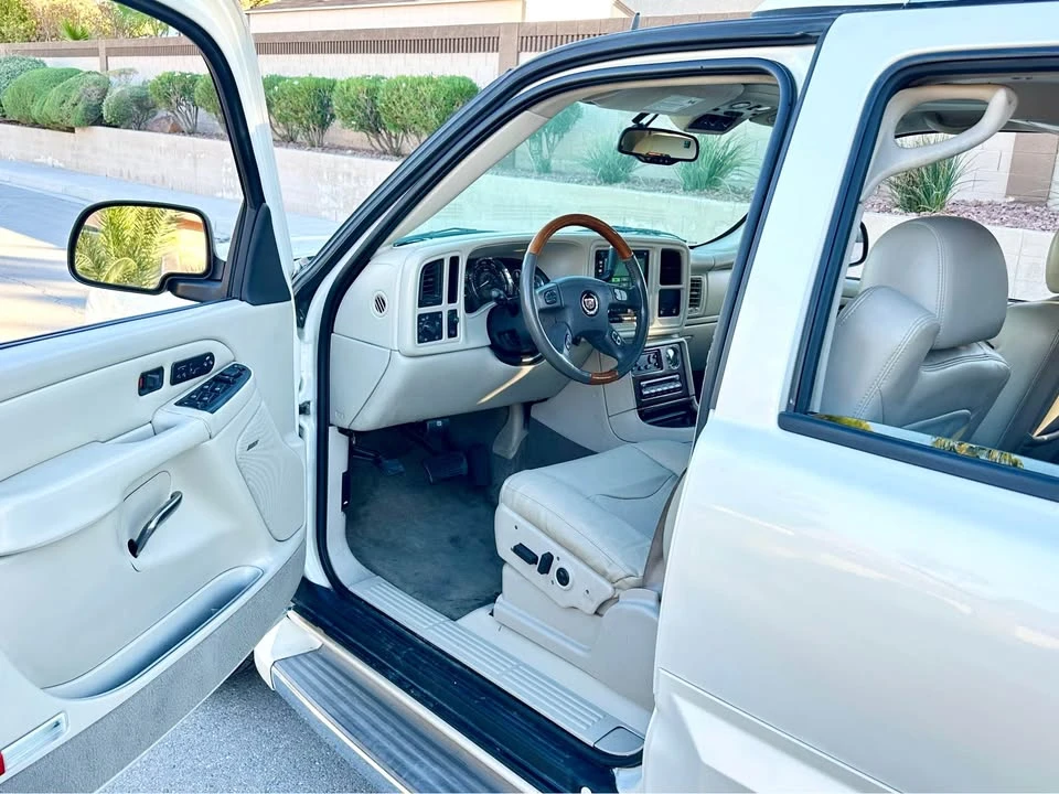 2005 Cadillac Escalade & EXT 3rd Gen - Image 3 of 11