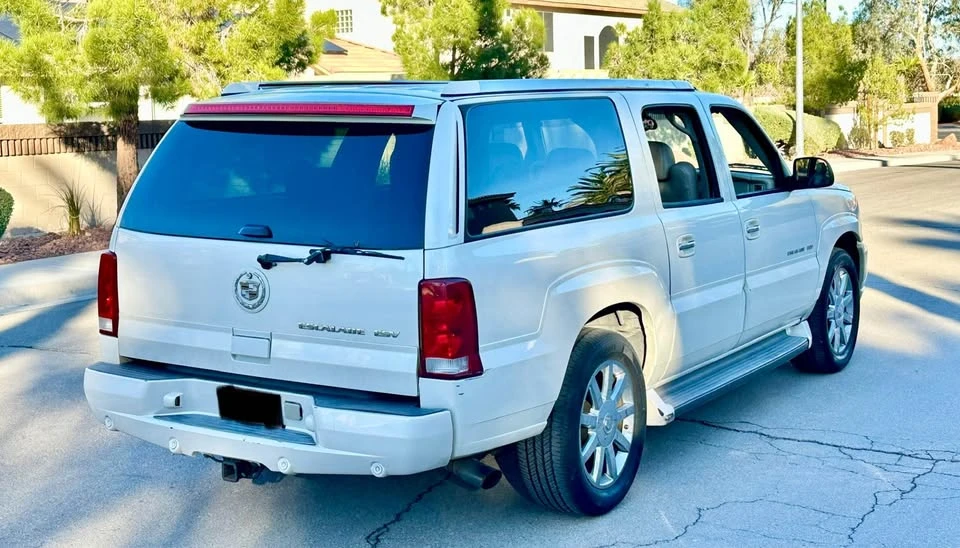 2005 Cadillac Escalade & EXT 3rd Gen - Image 2 of 11