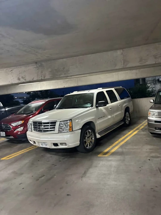 2005 Cadillac Escalade & EXT 2nd Gen - Image 2 of 4