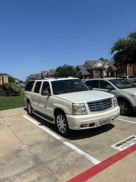 2005 Cadillac Escalade & EXT 2nd Gen - Image 3 of 4