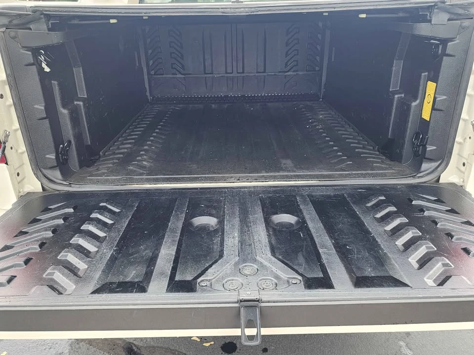 2005 Cadillac Escalade & EXT 2nd Gen - Image 13 of 15