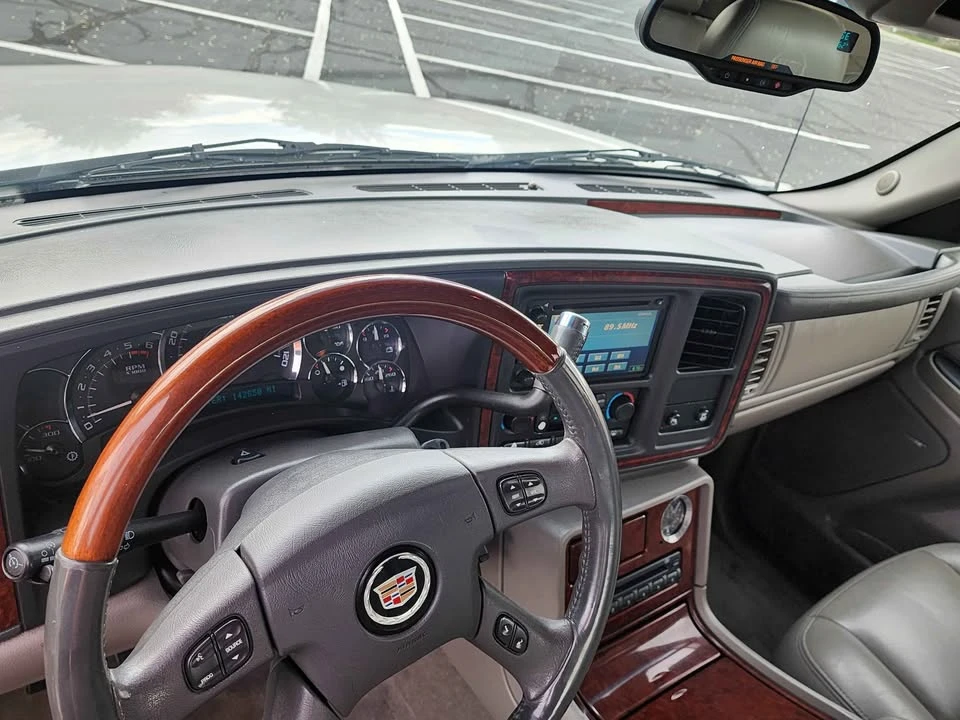 2005 Cadillac Escalade & EXT 2nd Gen - Image 10 of 15