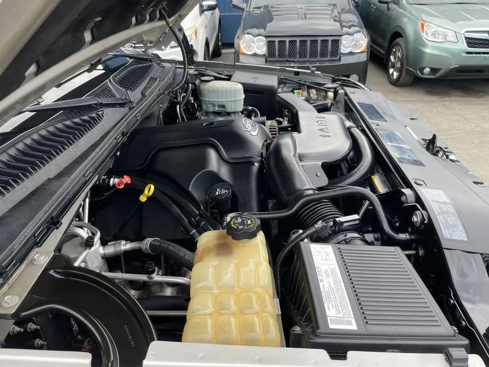2005 Cadillac Escalade & EXT 2nd Gen - Image 16 of 20