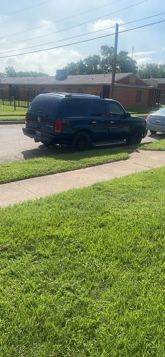 2005 Cadillac Escalade & EXT 2nd Gen - Image 2 of 4