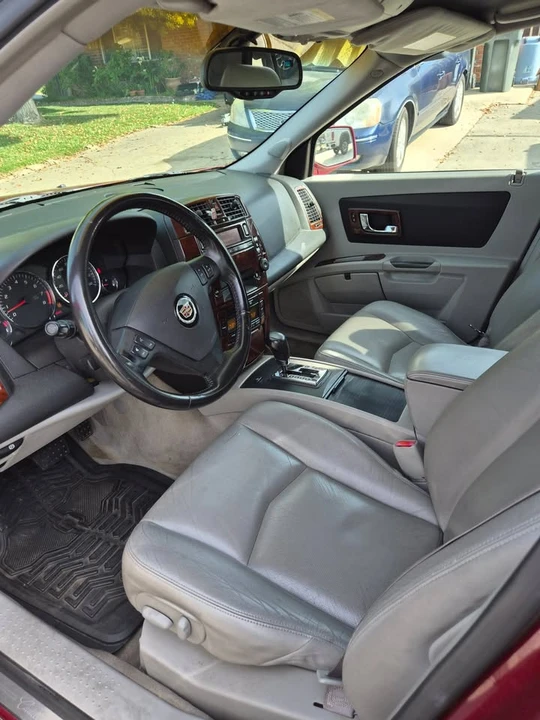 2005 Cadillac SRX - Image 4 of 8