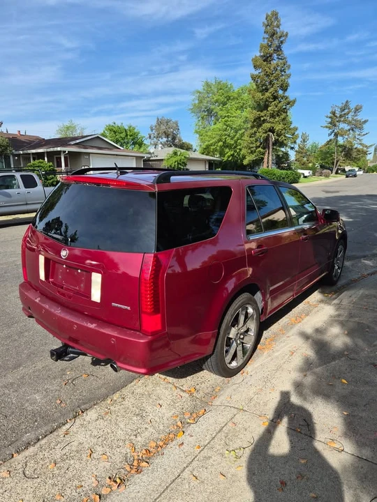 2005 Cadillac SRX - Image 2 of 8