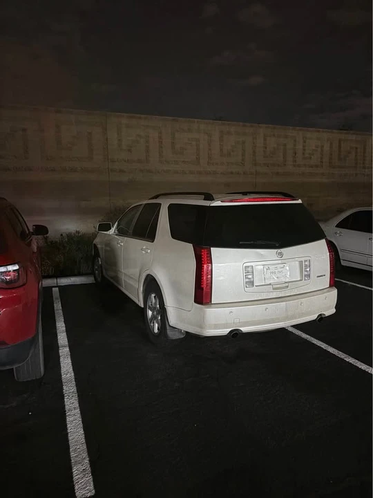 2005 Cadillac SRX - Image 8 of 9