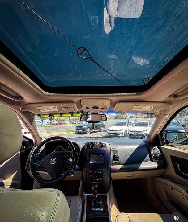 2005 Cadillac SRX - Image 2 of 2