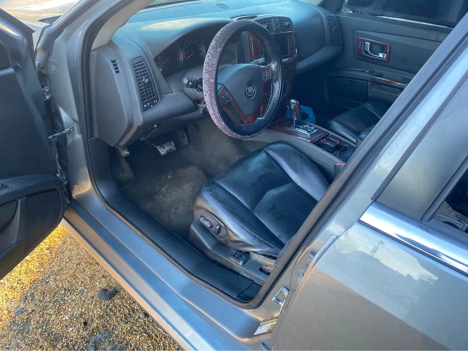 2005 Cadillac SRX - Image 6 of 12