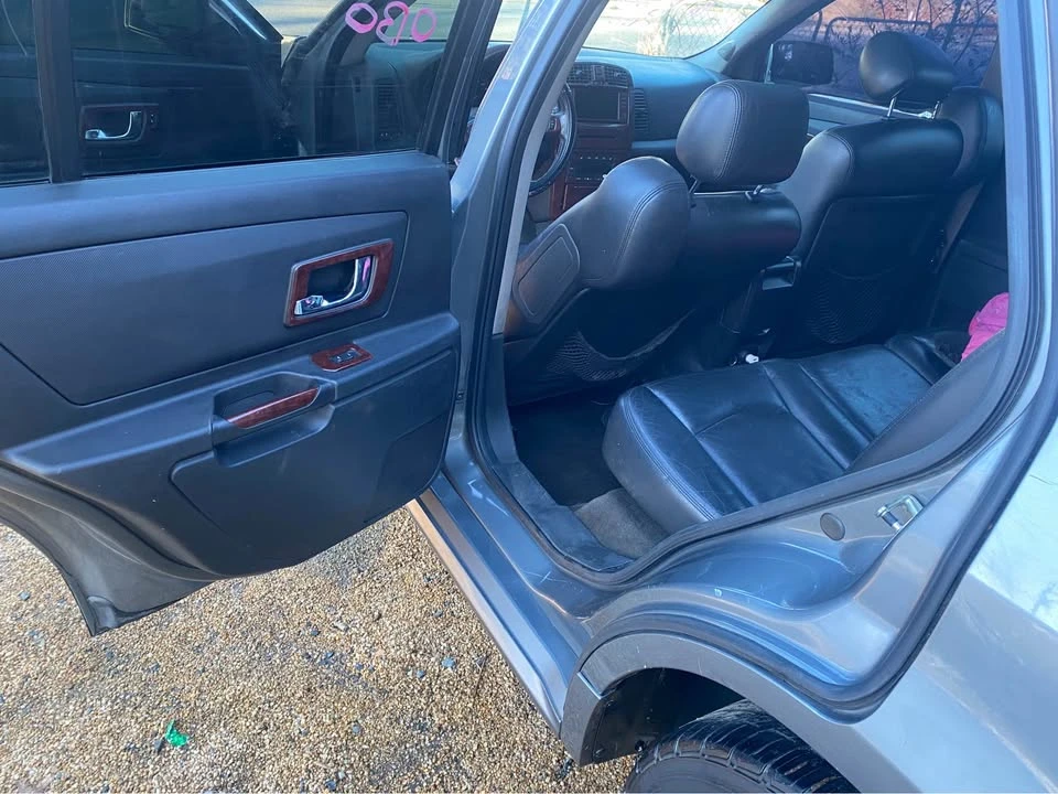 2005 Cadillac SRX - Image 7 of 12