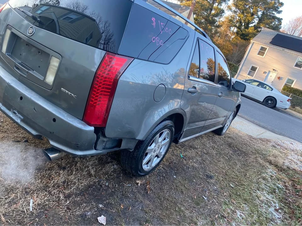 2005 Cadillac SRX - Image 2 of 12