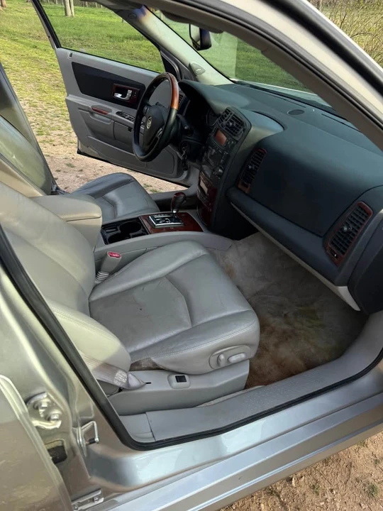 2005 Cadillac SRX - Image 6 of 10