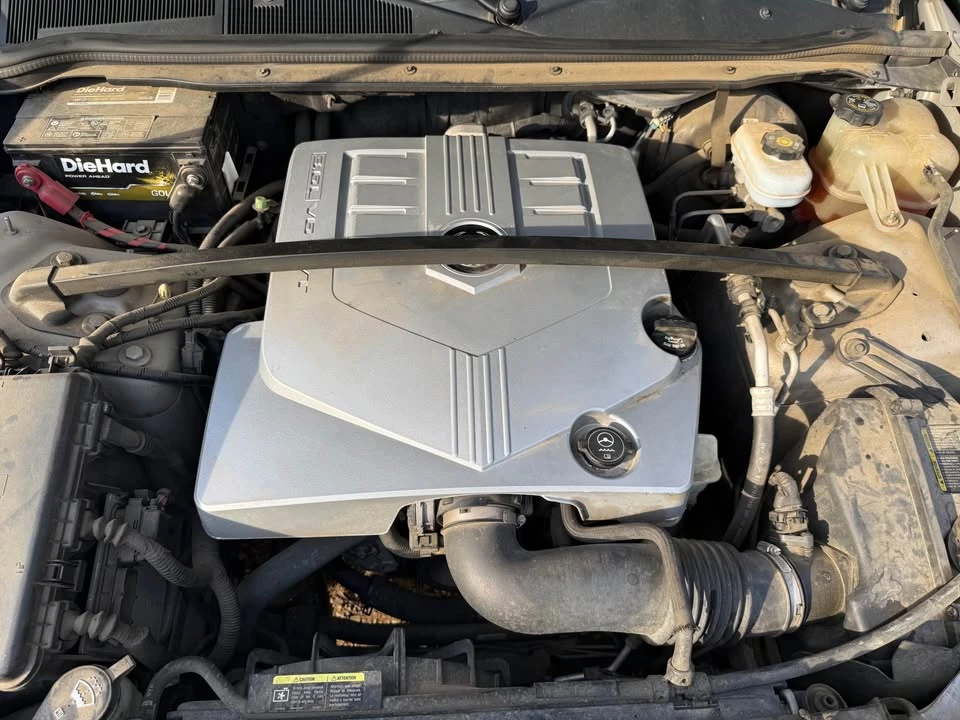 2005 Cadillac SRX - Image 10 of 10