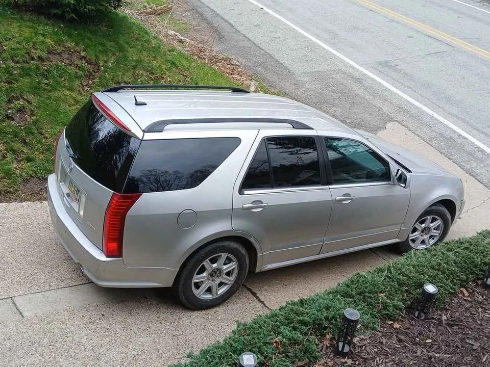 2005 Cadillac SRX - Image 9 of 9