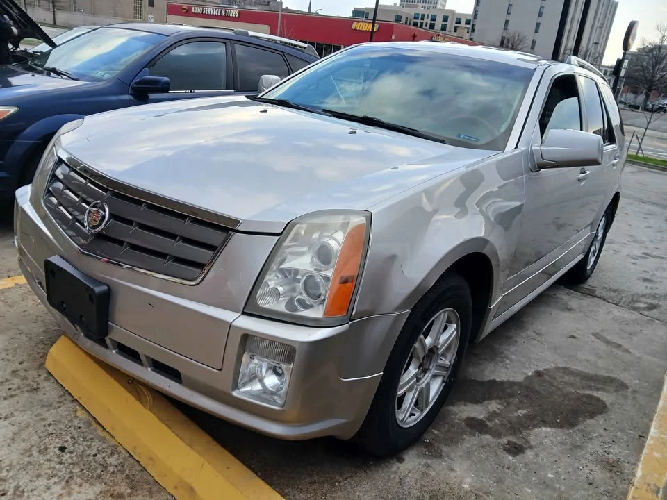 2005 Cadillac SRX - Image 2 of 9