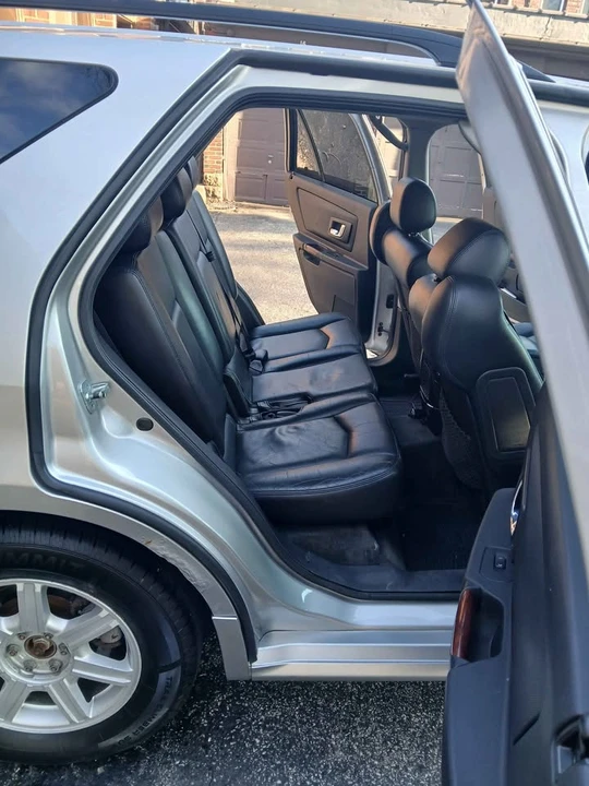 2005 Cadillac SRX - Image 5 of 9