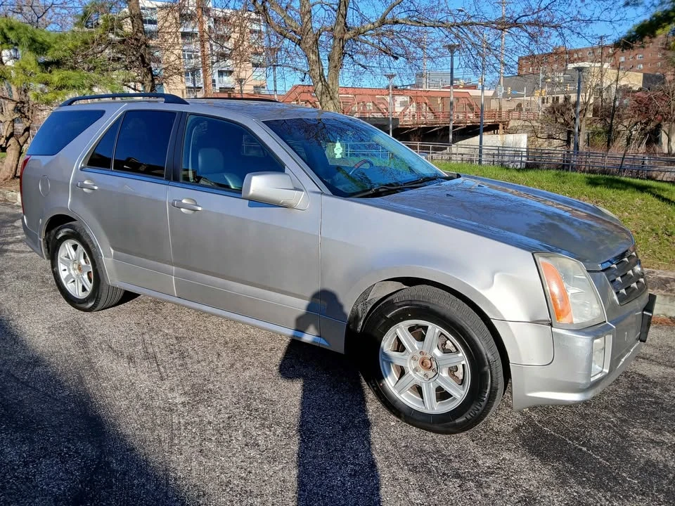 2005 Cadillac SRX - Image 6 of 9