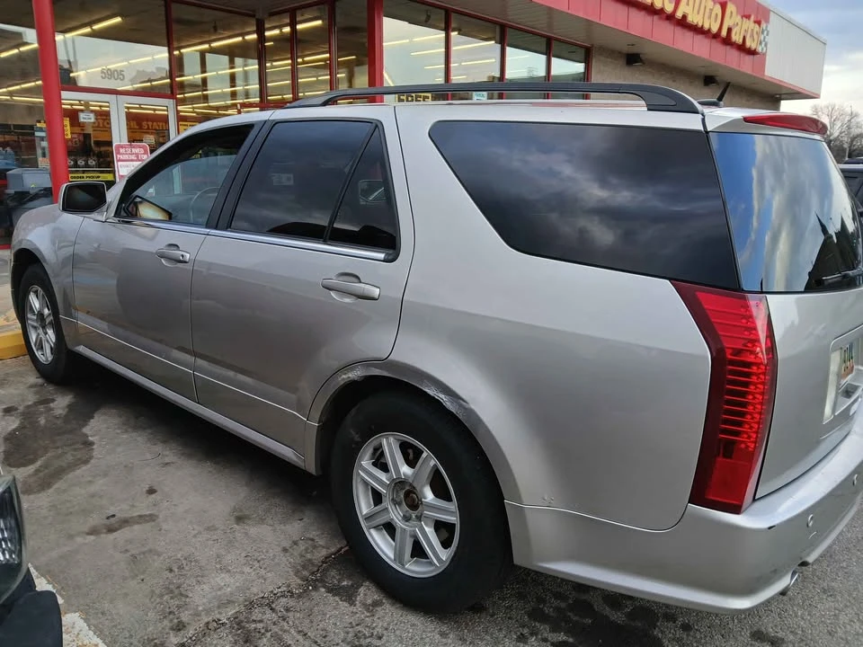 2005 Cadillac SRX - Image 3 of 9