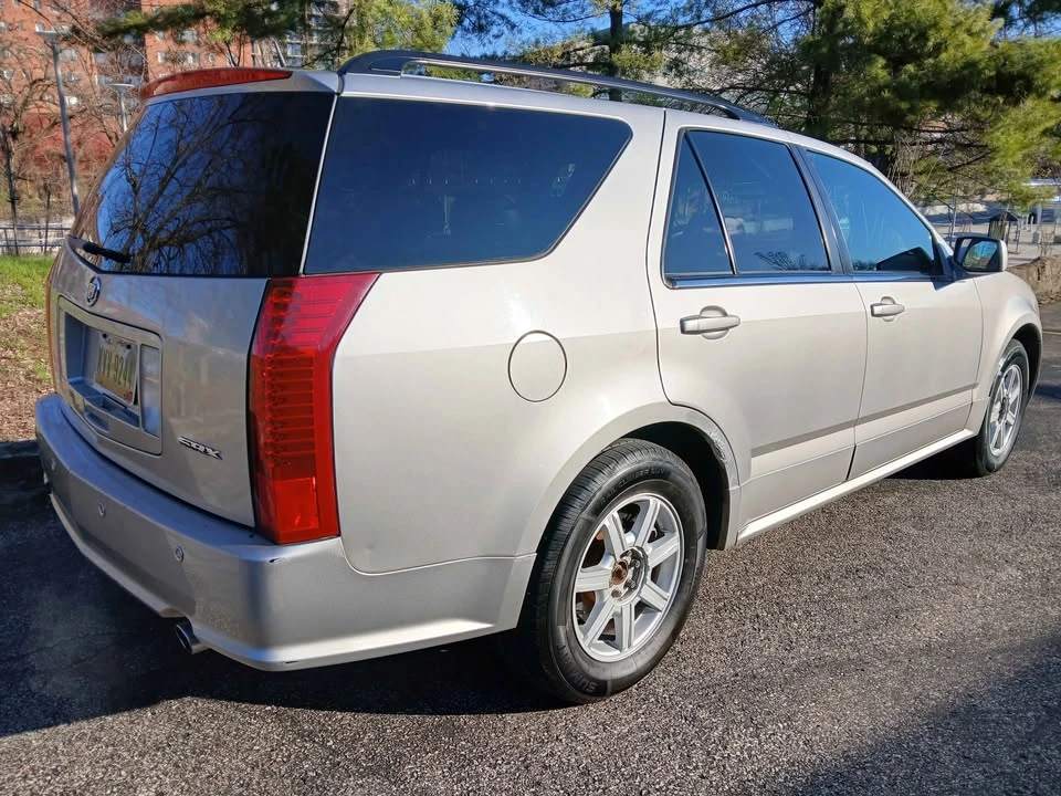 2005 Cadillac SRX - Image 7 of 9