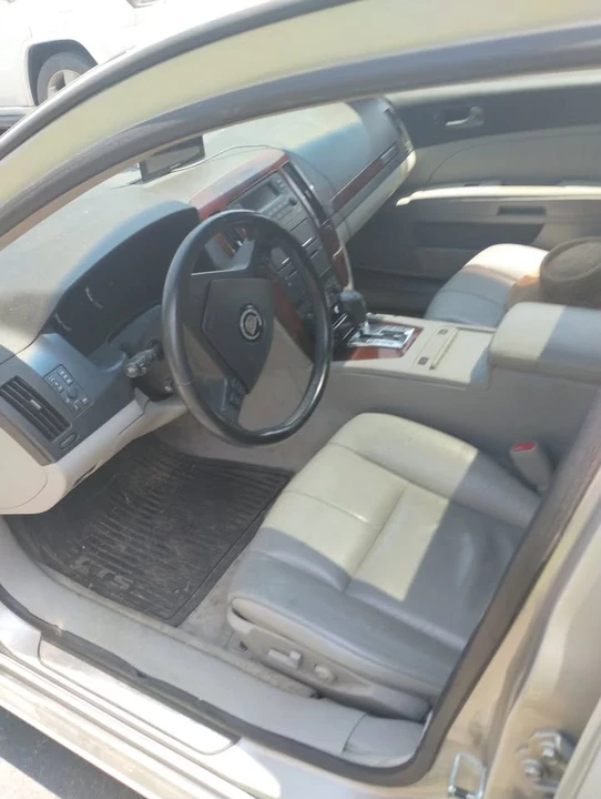 2005 Cadillac STS - Image 2 of 3