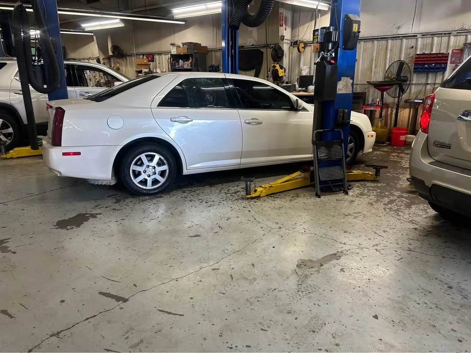 2005 Cadillac STS - Image 14 of 17