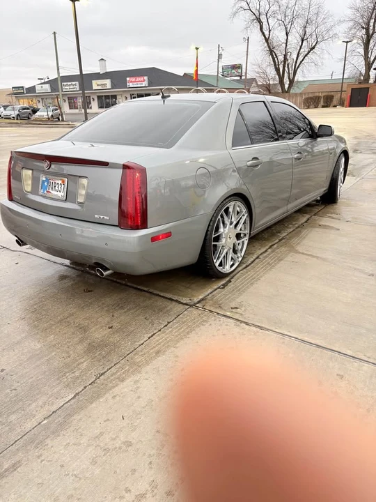 2005 Cadillac STS - Image 2 of 2