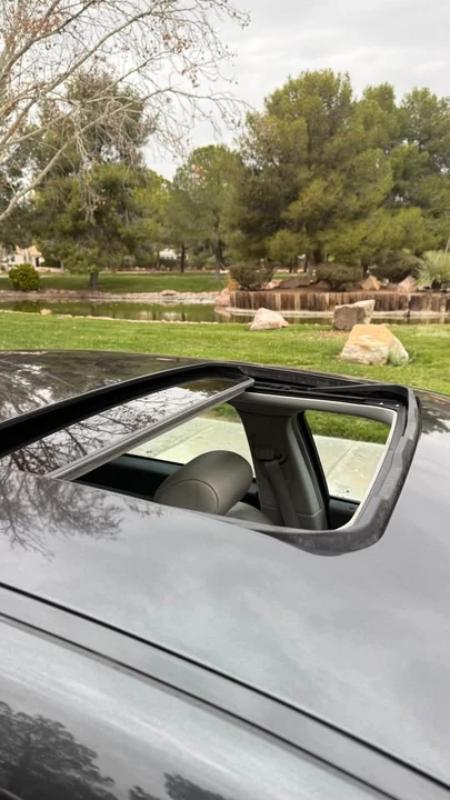 2005 Cadillac STS - Image 12 of 13