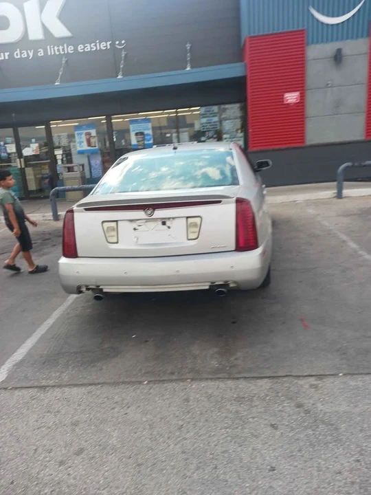 2005 Cadillac STS - Image 2 of 8