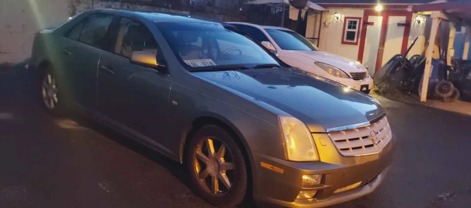 2005 Cadillac STS - Image 2 of 2