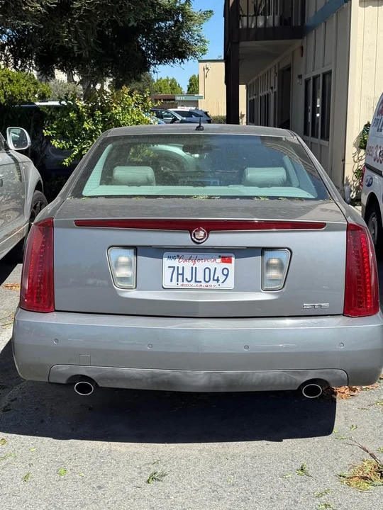 2005 Cadillac STS - Image 2 of 3