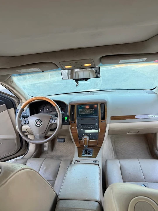 2005 Cadillac STS - Image 2 of 3