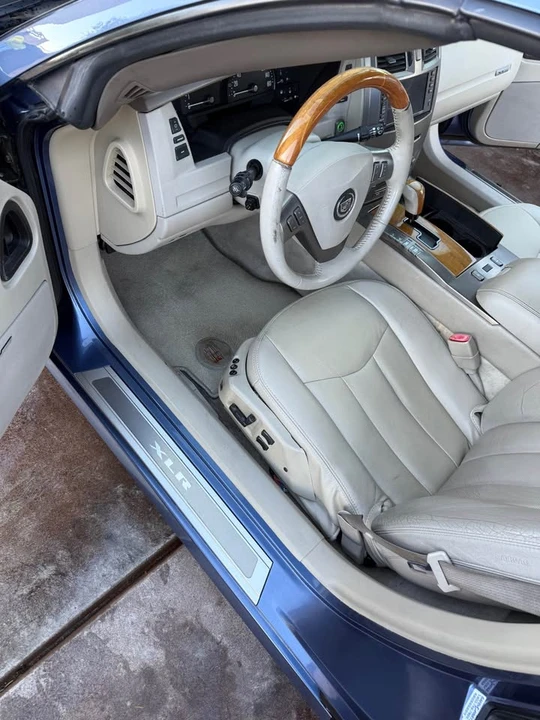 2005 Cadillac XLR - Image 8 of 11