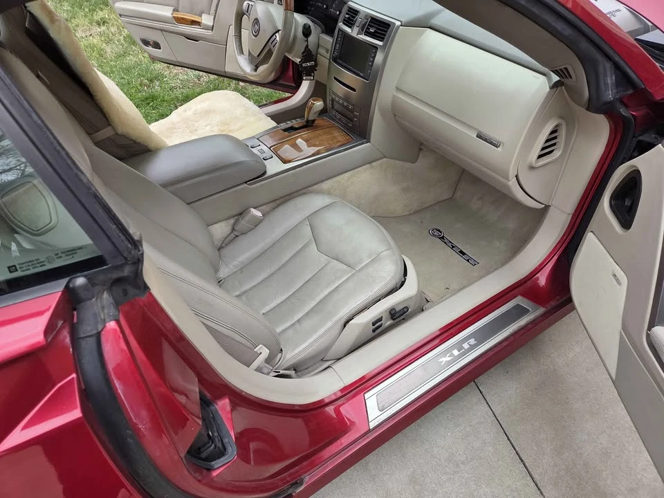 2005 Cadillac XLR - Image 12 of 14