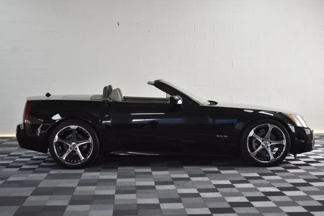 2005 Cadillac XLR - Image 8 of 20