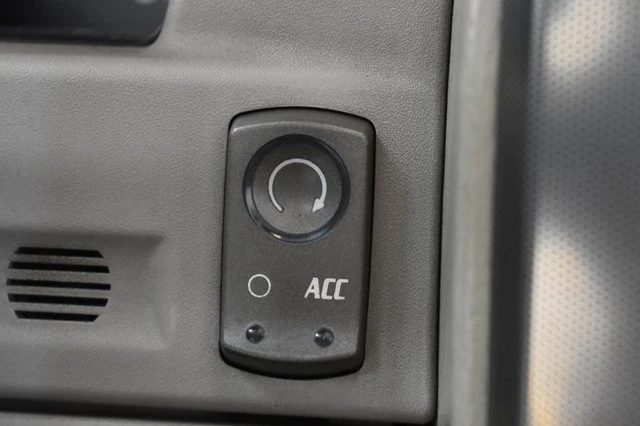 2005 Cadillac XLR - Image 19 of 20